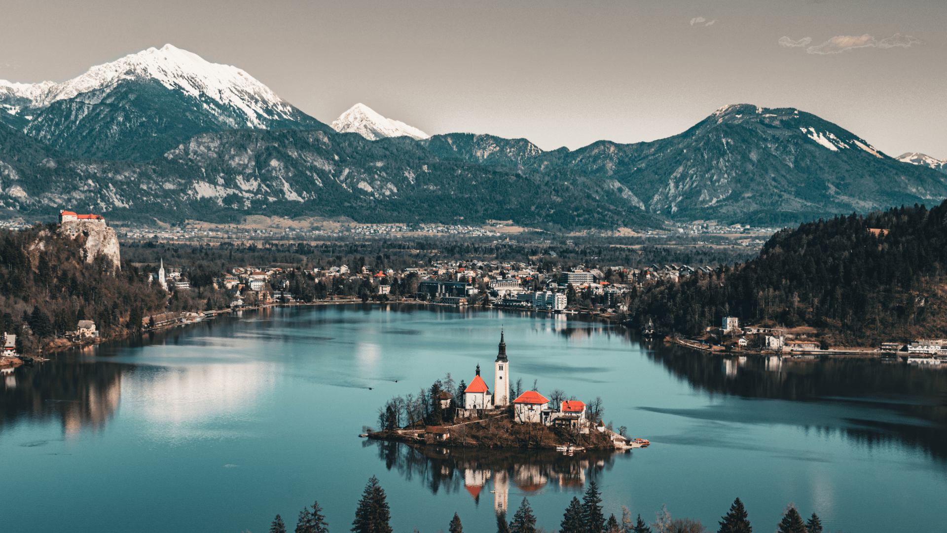 Lake Bled in Slovenia with a church island and alpine landscape.-min